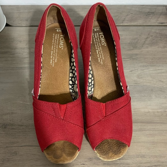 Toms red canvas wedges size 9 (used) - Picture 2 of 9